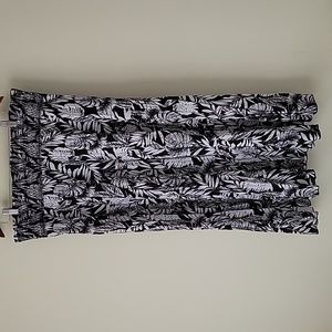 Jessica Women's Black and White Tropical Print Maxi Skirt- Size XL